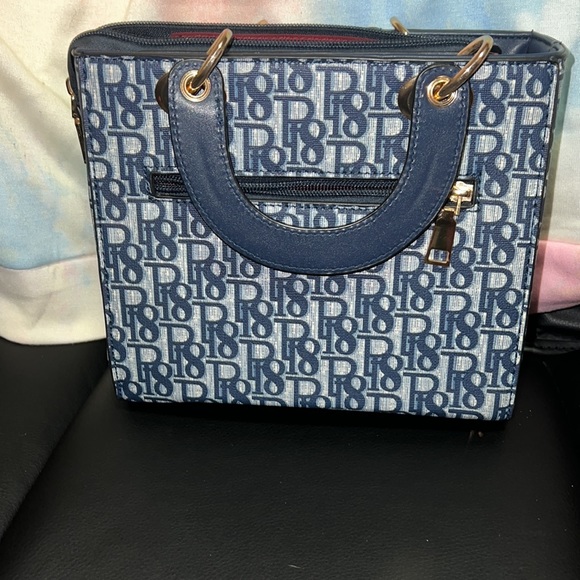 Purse - Picture 2 of 3